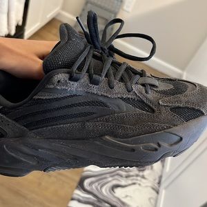 Yeezy 700 V2